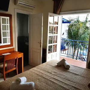 hostal-nerja.es-andalucia.com/